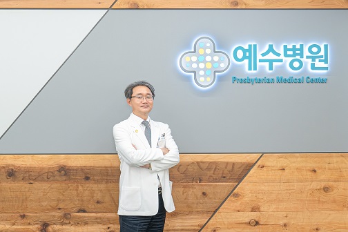 김철승 예수병원장 ‘2021 올해를 빛낸 인물’ 의료인 부문 대상