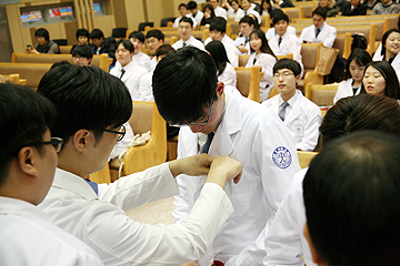 서남대생 가운식